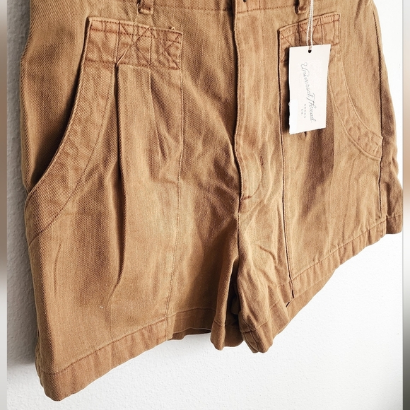 Universal Thread Ladies A- Line Pleated Shorts. Sz 4 (NWT) - Picture 3 of 9